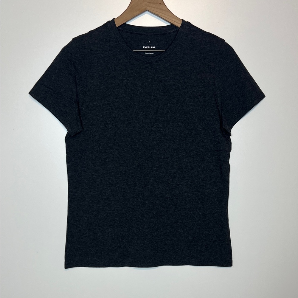 Everlane essential organic crew t-shirt Medium